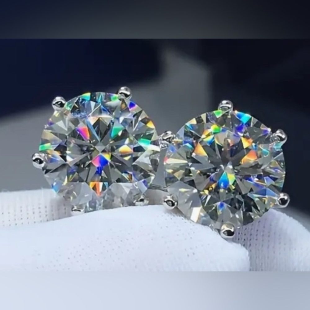 Moissanite S925 Sterling Silver 0.5 Carat Stud Earrings Excellent Condition New! - Picture 2 of 5